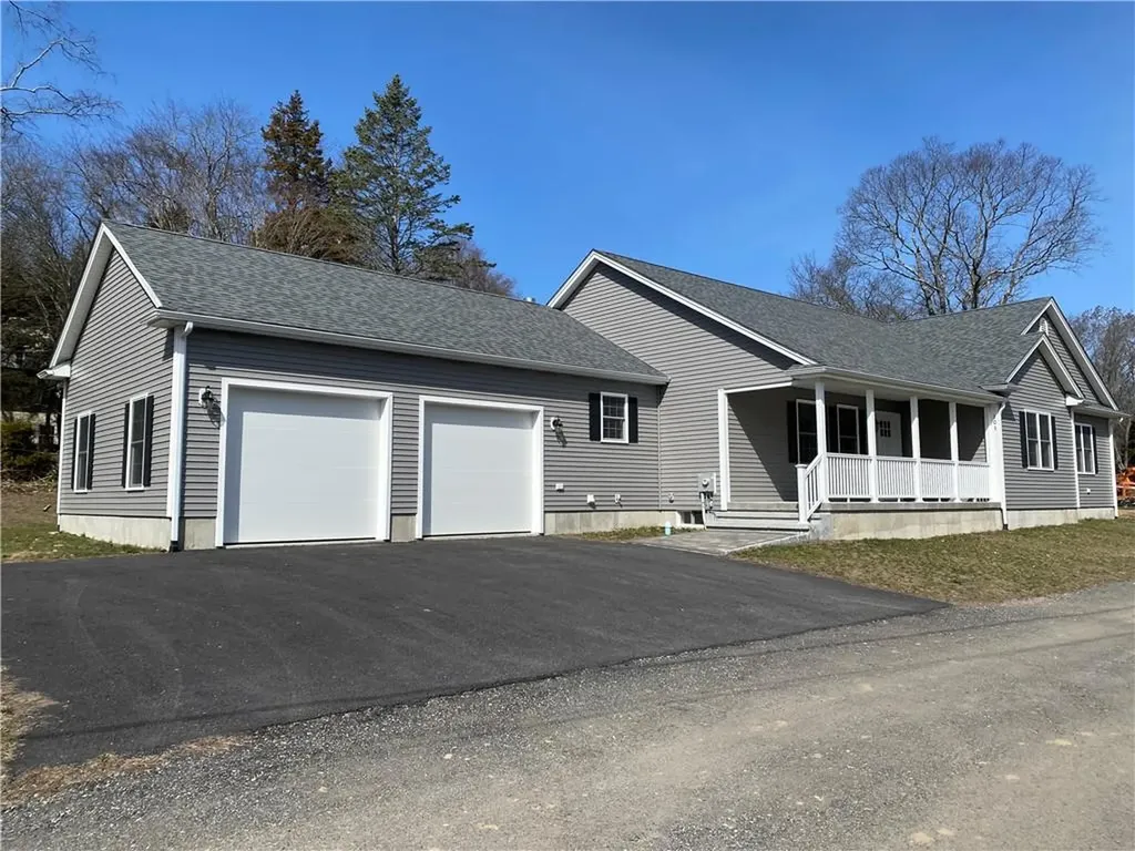 103 Kickemuit Avenue Bristol RI 02809