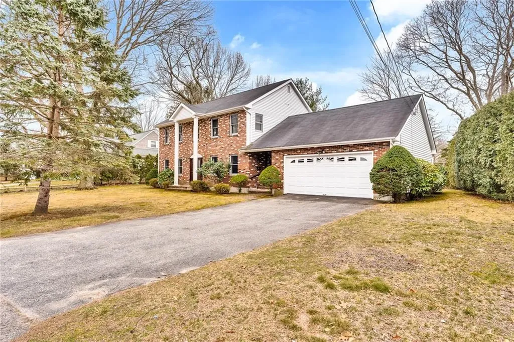 38 Riverside Drive Barrington RI 02806