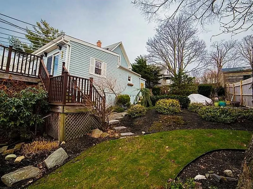 5 Pierce Court Tiverton RI 02878