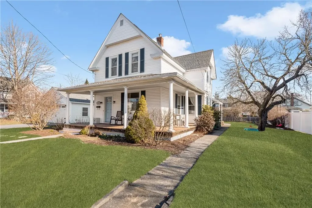 27 Greenwood Avenue Warwick RI 02886