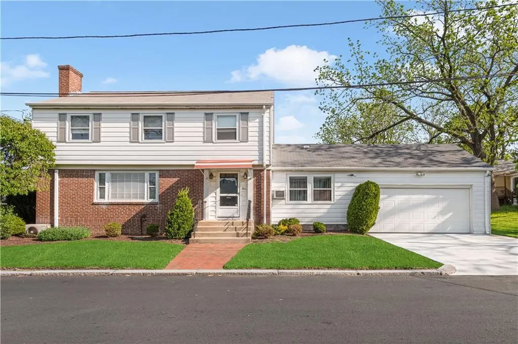 4 Cole Farm Court Providence RI 02906