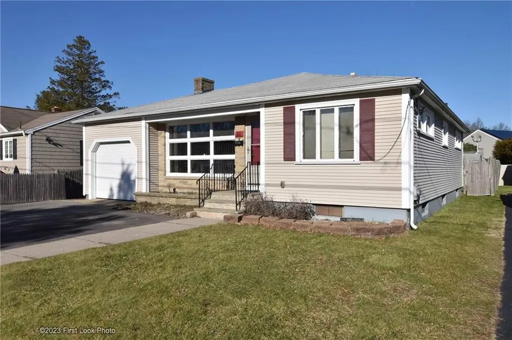 81 Hillside Drive North Providence RI 02904