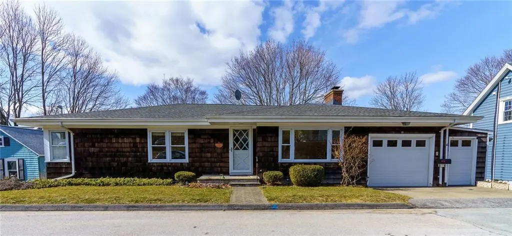 15 Summit Avenue Tiverton RI 02878