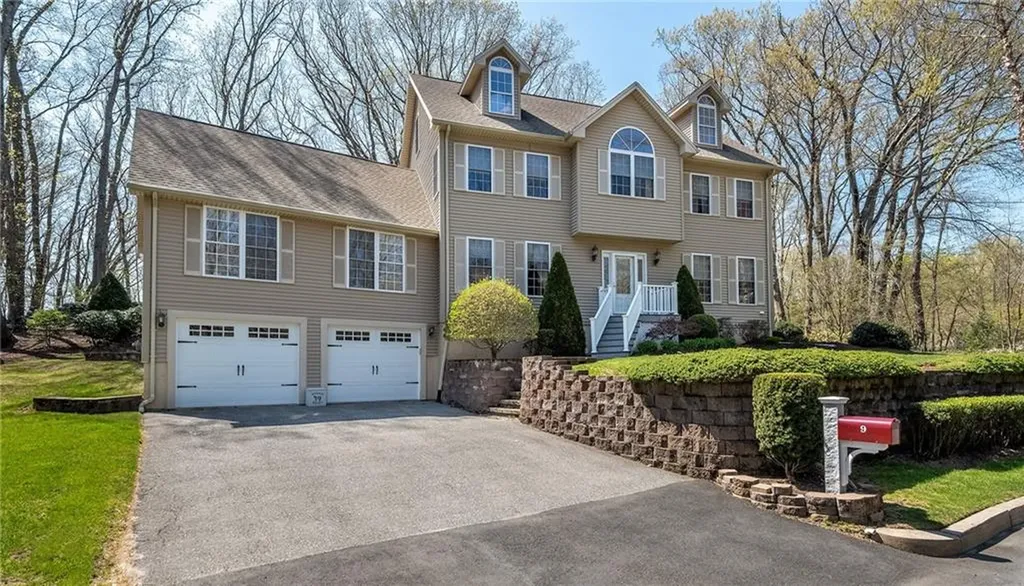 9 Meadowbrook Road Lincoln RI 02865
