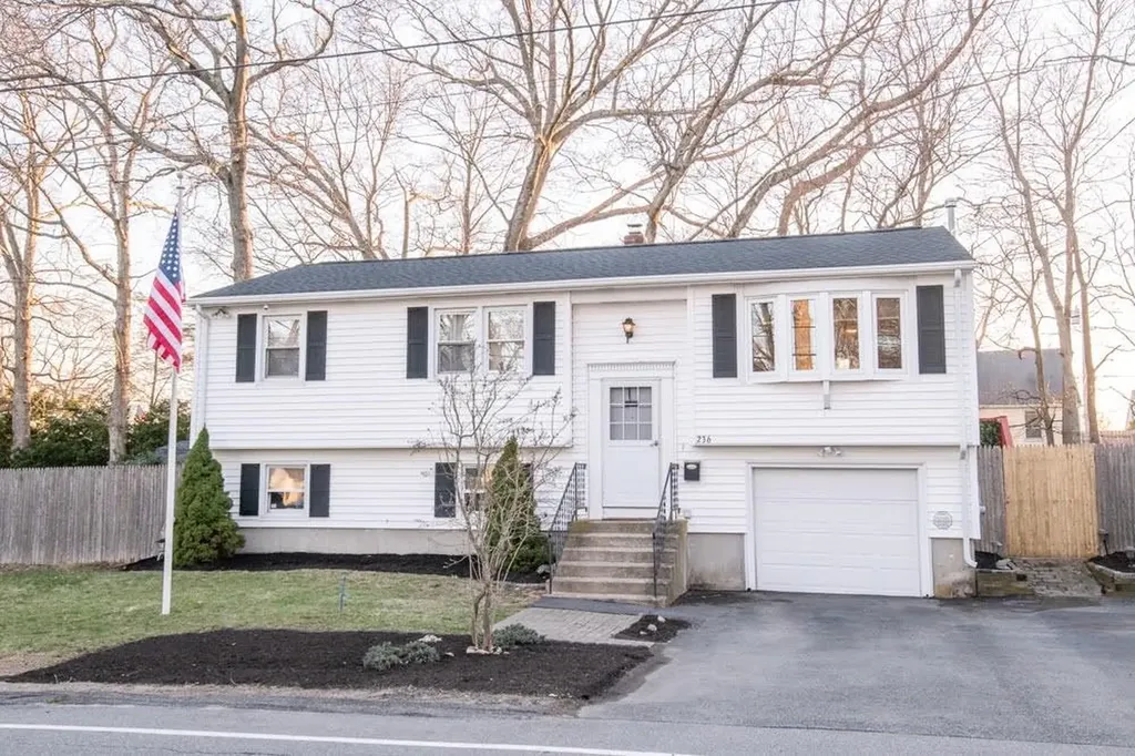 236 Read Avenue Coventry RI 02816