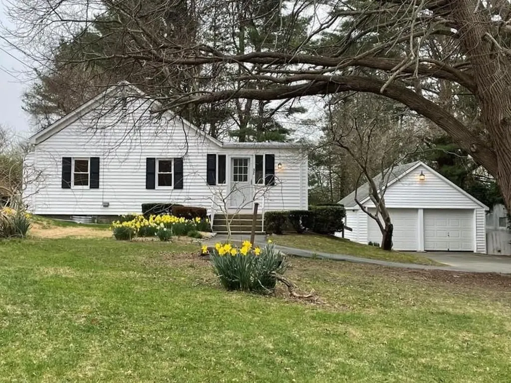 52 Hedly Street Portsmouth RI 02871
