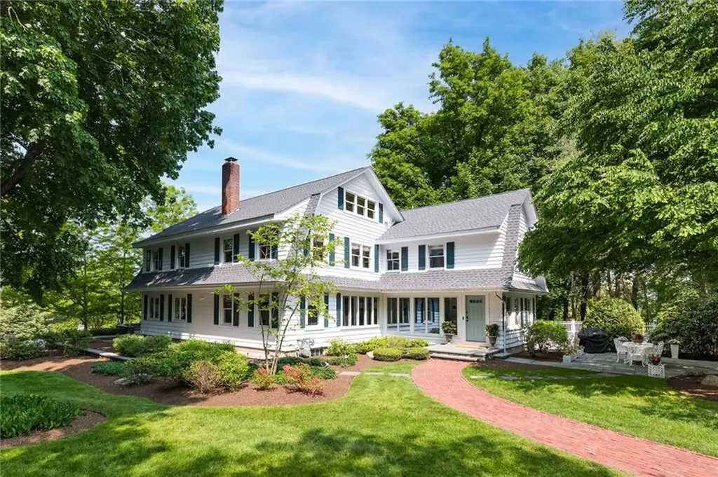 79 Ridge Road Bristol RI 02809