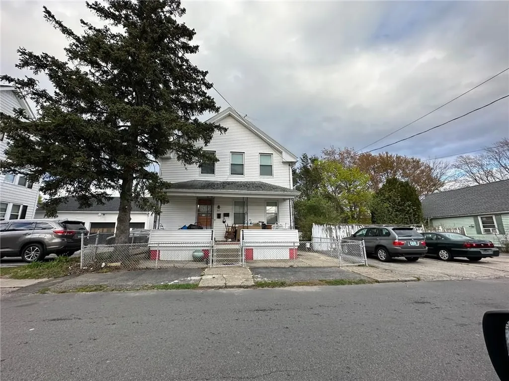 27 Cleveland Avenue Cranston RI 02920