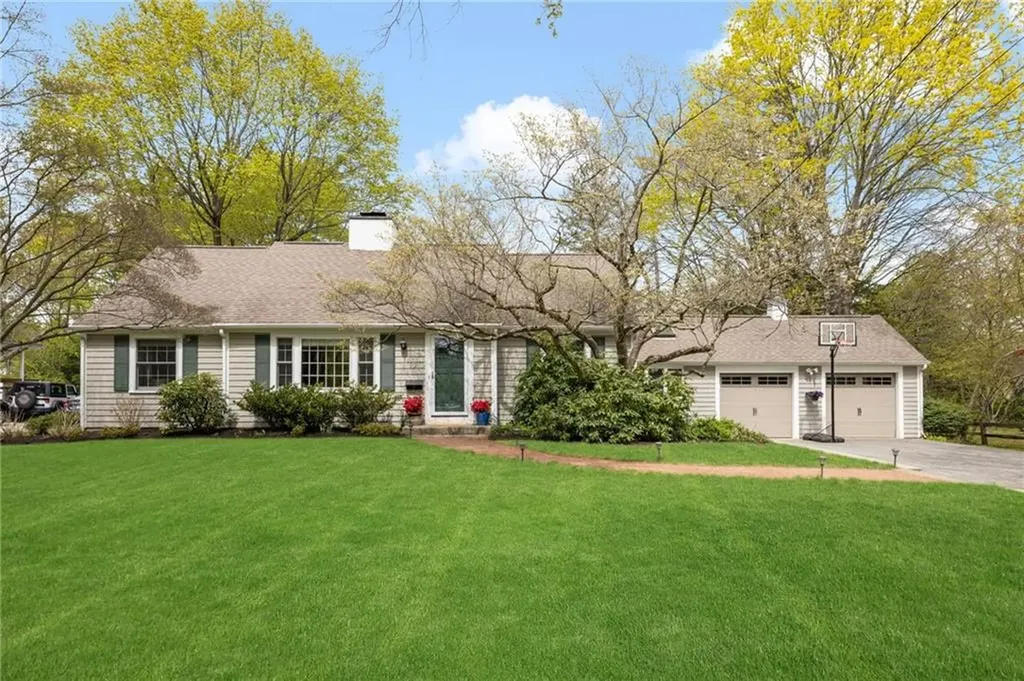 22 Thomas Street Barrington RI 02806