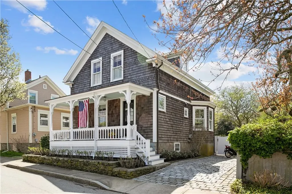 11 Van Zandt Avenue Newport RI 02840