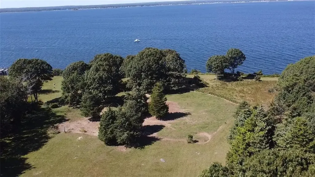 1261 North Main Road Jamestown RI 02835