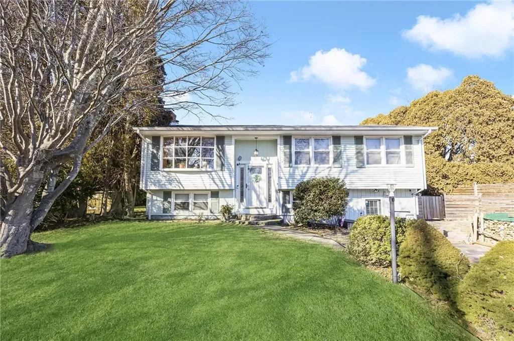 15 Jean Street Narragansett RI 02882