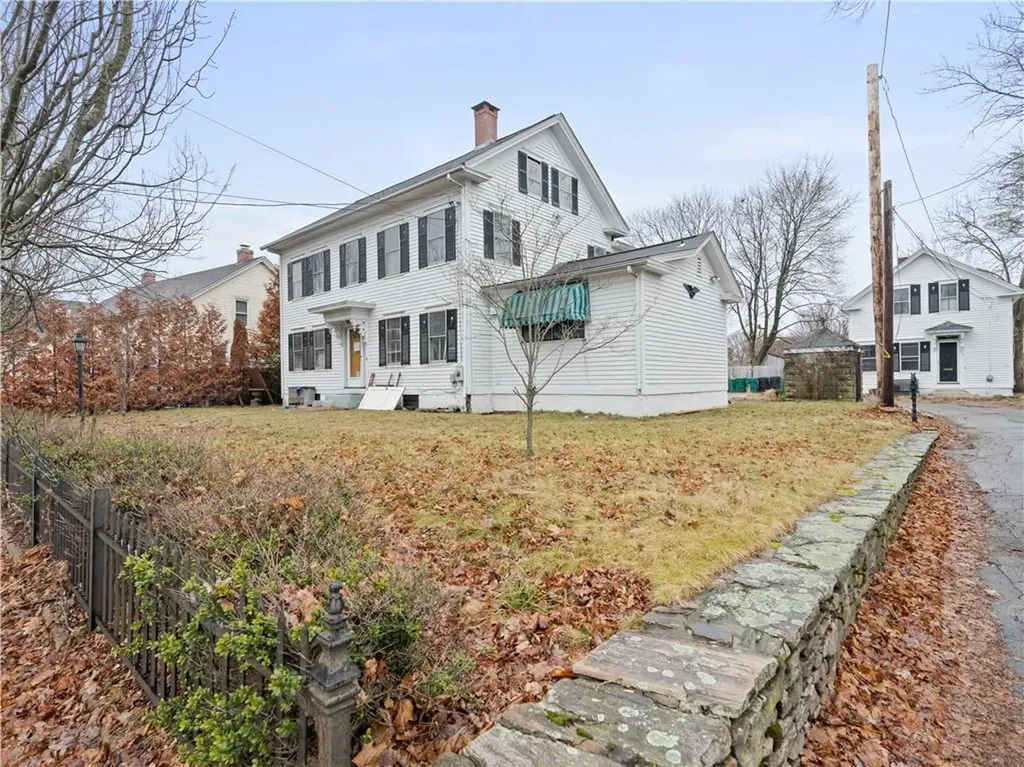 673 East Avenue Warwick RI 02886