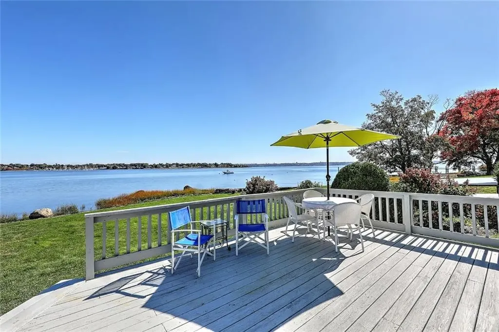 276 Seaview Avenue Swansea MA 02777