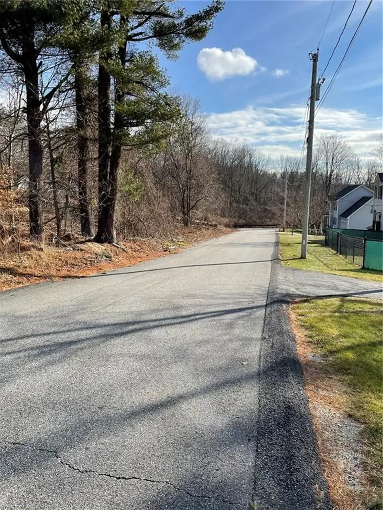 27 Oxford Road Cumberland RI 02864