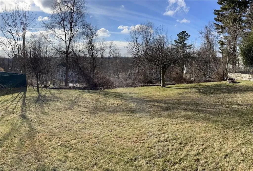 27 Oxford Road Cumberland RI 02864
