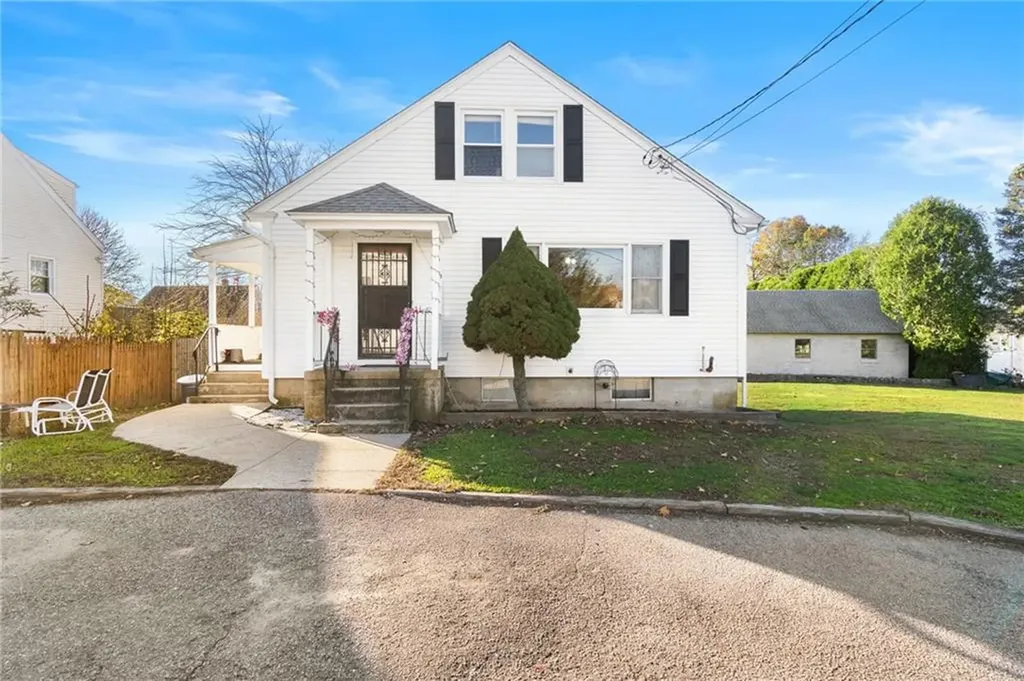37 Hobart Street Westerly RI 02891