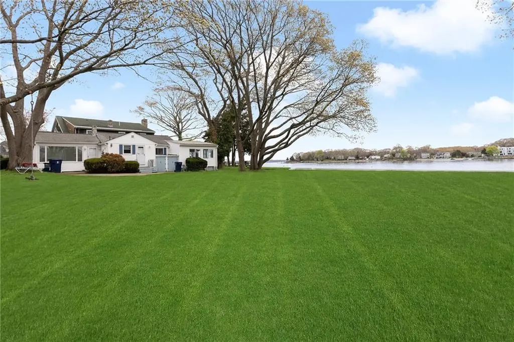 369 Earle Drive North Kingstown RI 02852