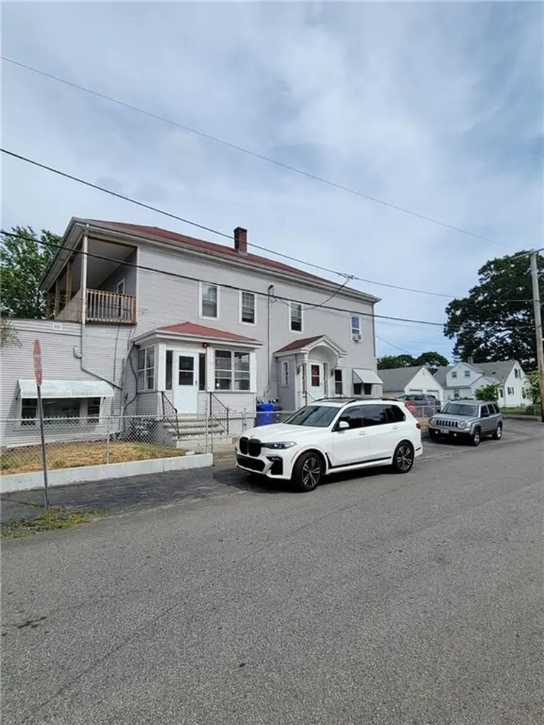 83 Chaplin Street Pawtucket RI 02861