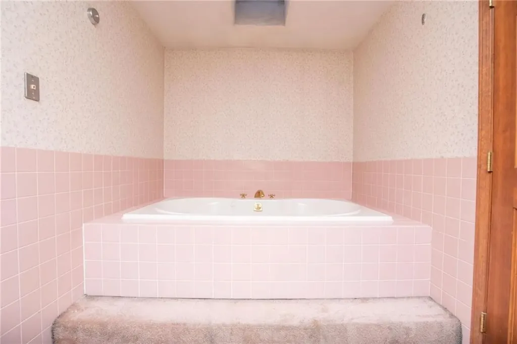 50 Tower Hill Road Tiverton RI 02878