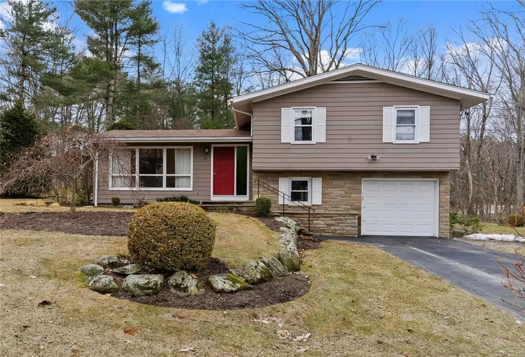 21 Colonial Road Scituate RI 02857