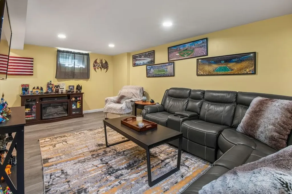 53 Roundway Drive Coventry RI 02816