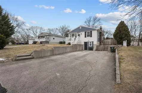 32 Deer Run Trail Smithfield RI 02917