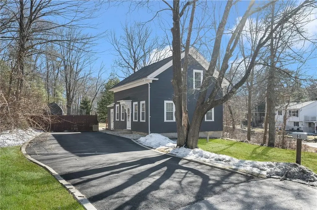 60 Eagle Peak Road Burrillville RI 02859