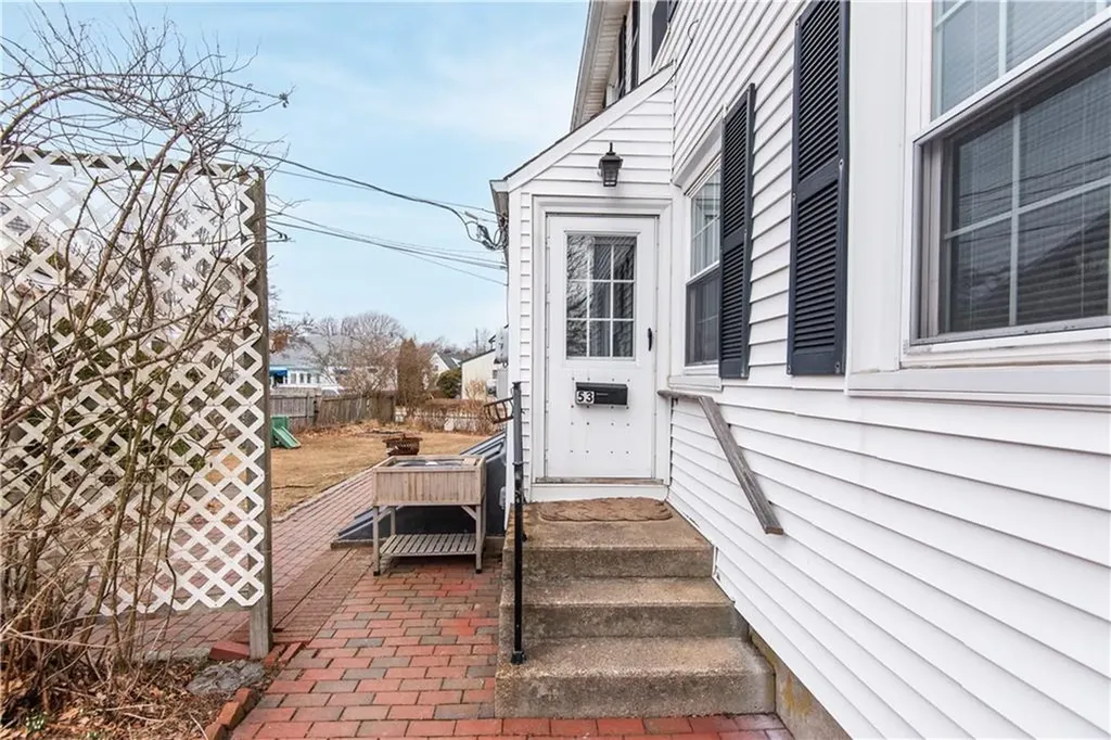 53 Old Fort Road Newport RI 02840