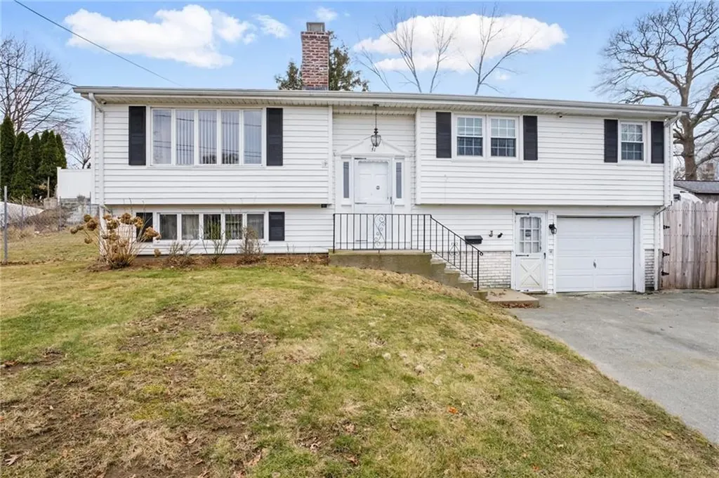 31 Seaview Court Tiverton RI 02878