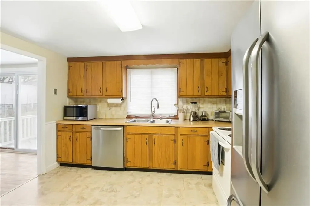 31 Seaview Court Tiverton RI 02878