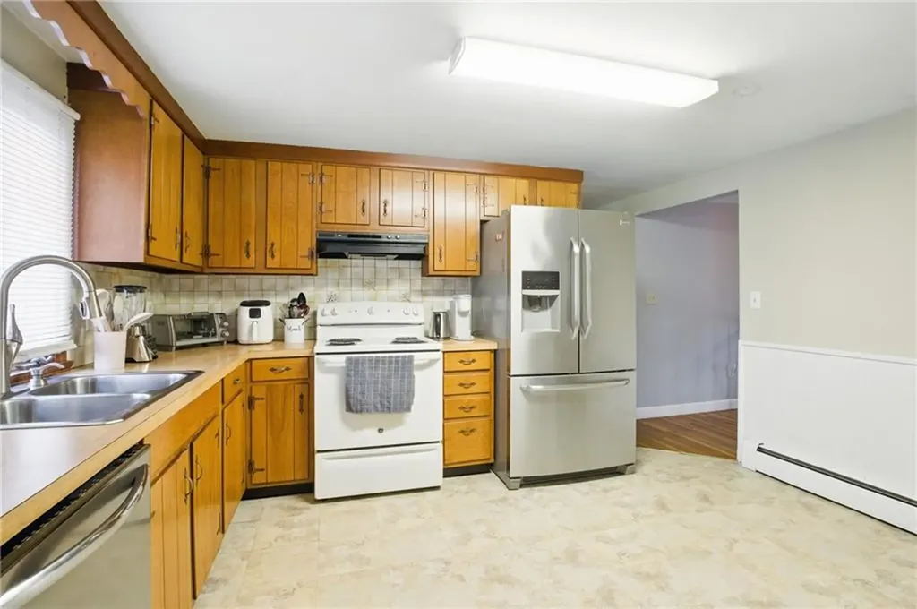 31 Seaview Court Tiverton RI 02878