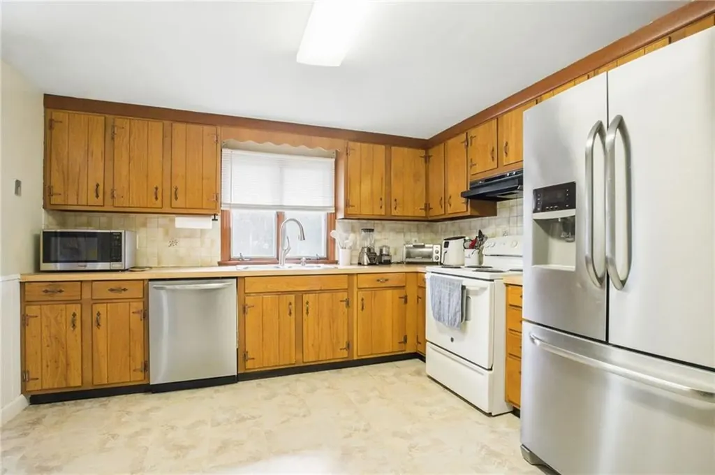 31 Seaview Court Tiverton RI 02878