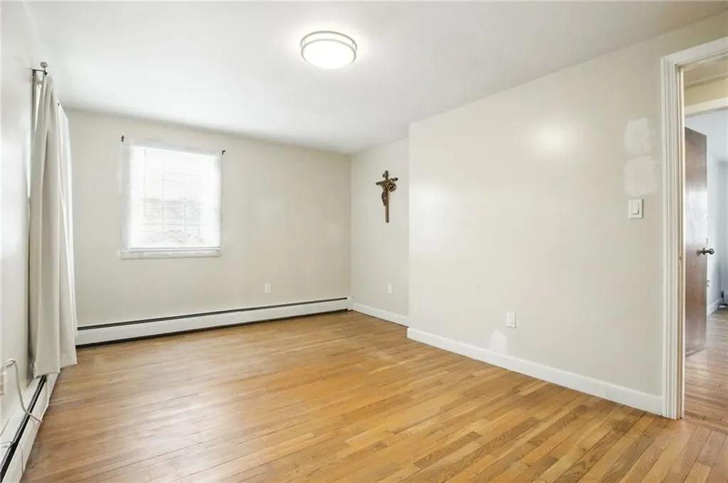 31 Seaview Court Tiverton RI 02878
