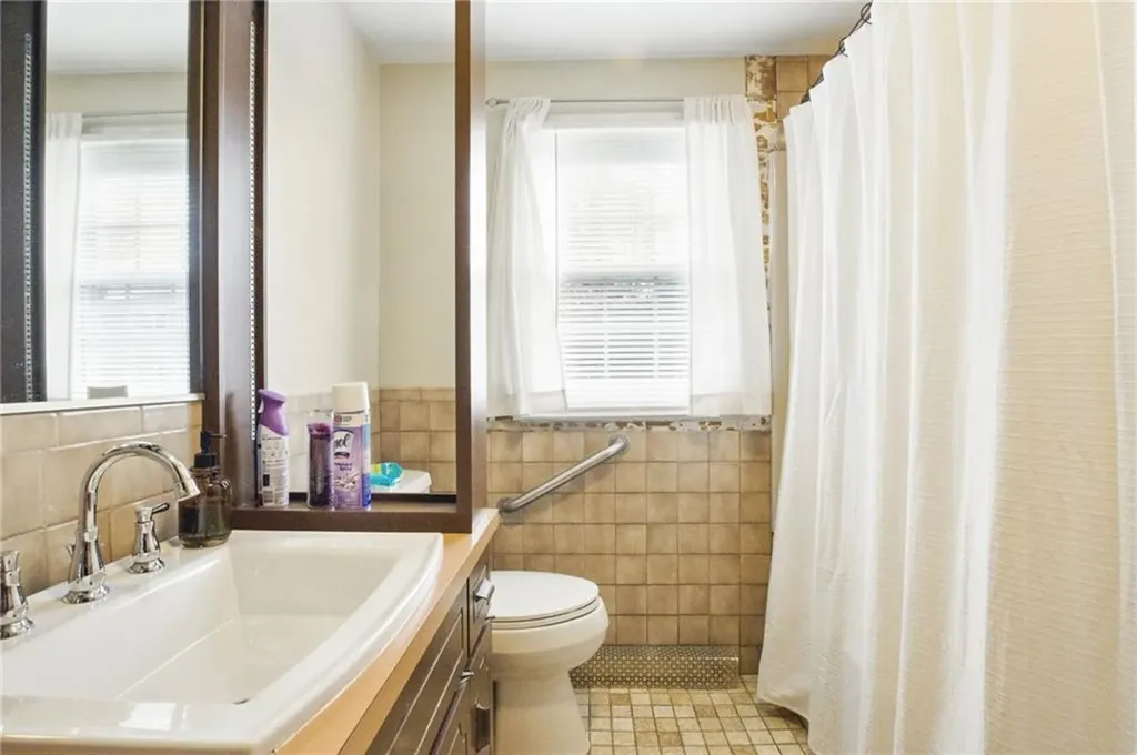 31 Seaview Court Tiverton RI 02878