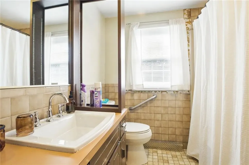 31 Seaview Court Tiverton RI 02878