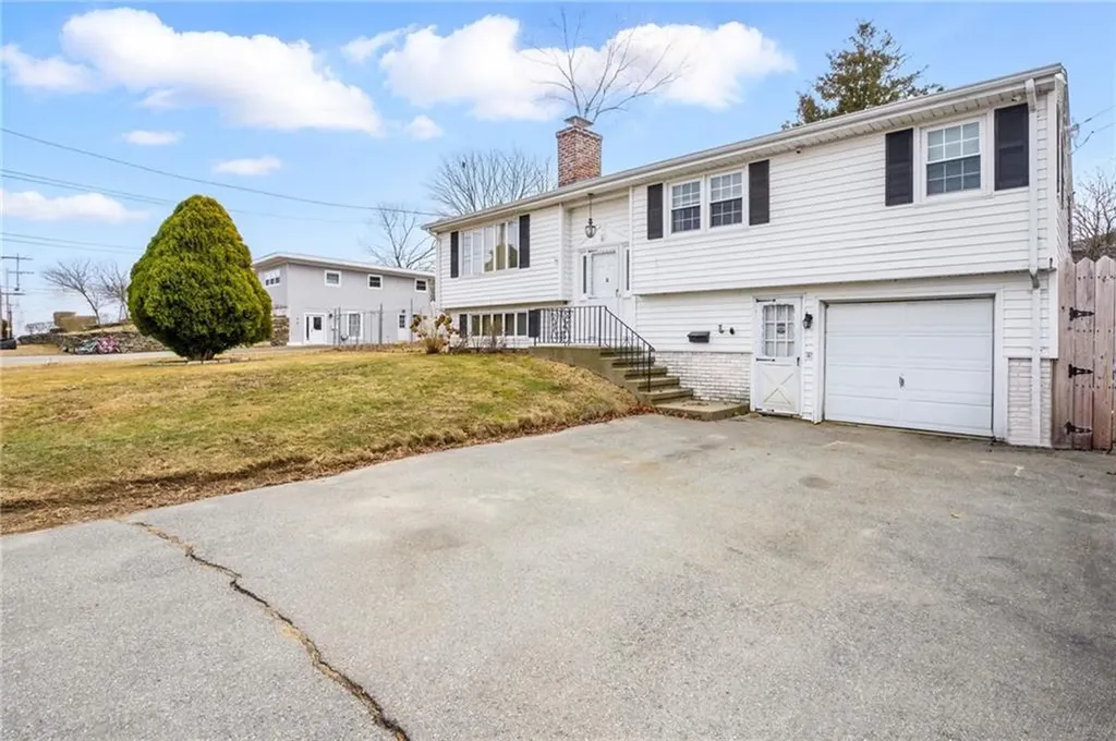 31 Seaview Court Tiverton RI 02878