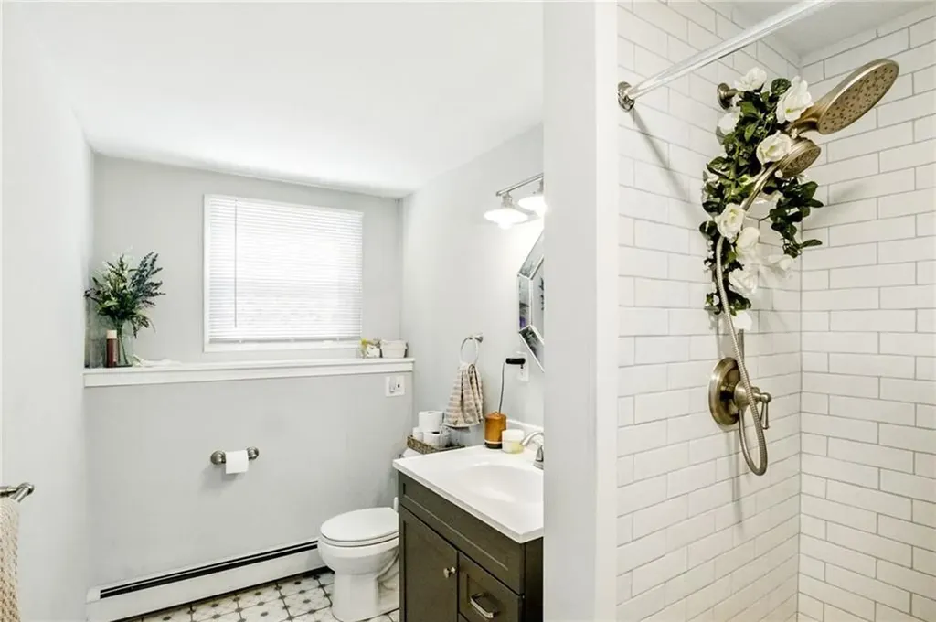 31 Seaview Court Tiverton RI 02878
