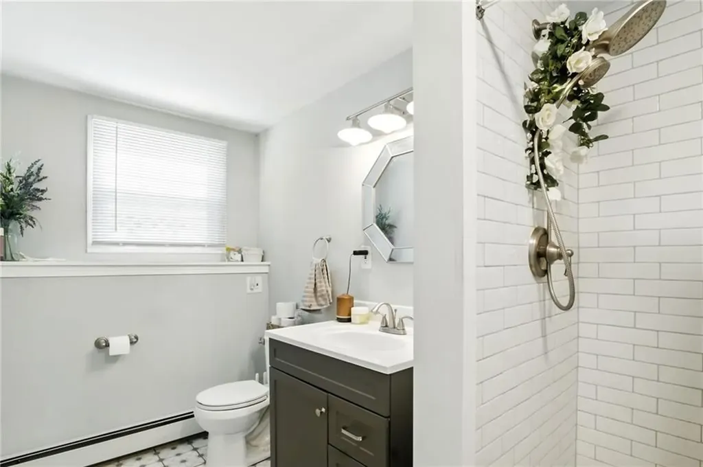 31 Seaview Court Tiverton RI 02878