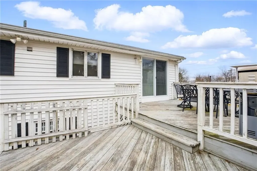 31 Seaview Court Tiverton RI 02878