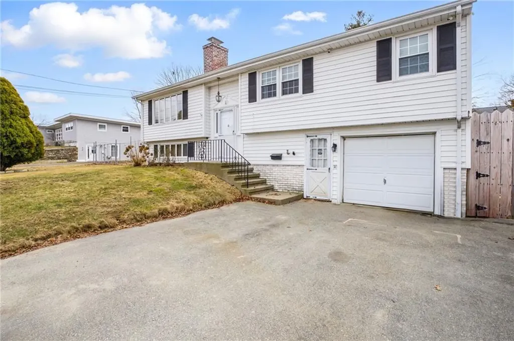 31 Seaview Court Tiverton RI 02878