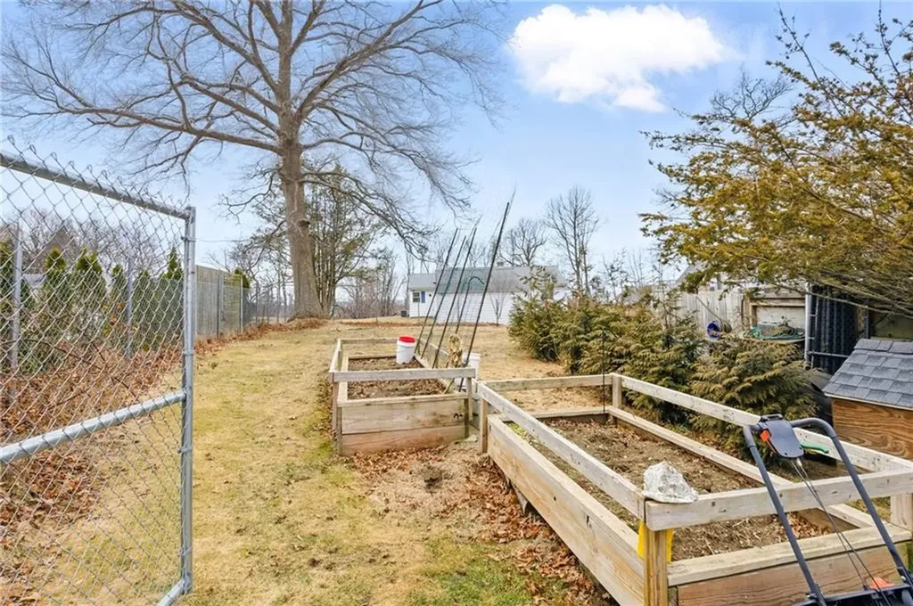 31 Seaview Court Tiverton RI 02878