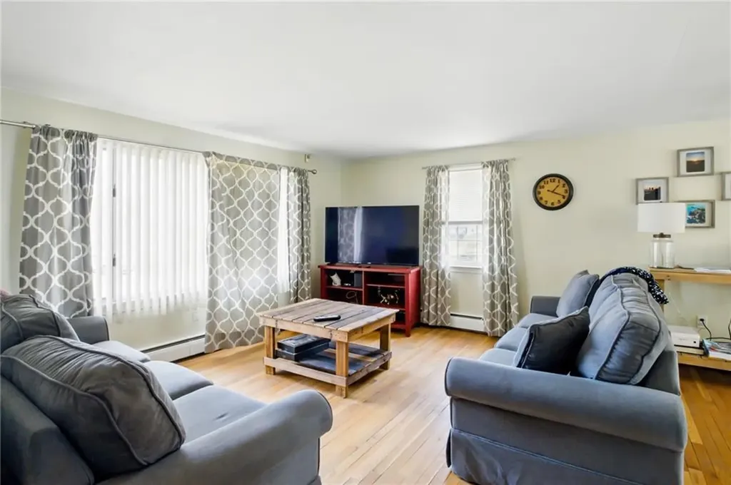 31 Seaview Court Tiverton RI 02878