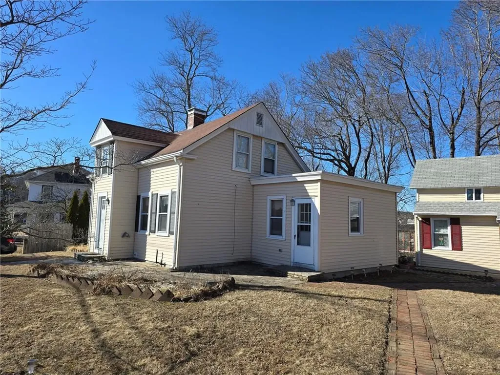 91 Maple Avenue West Warwick RI 02893