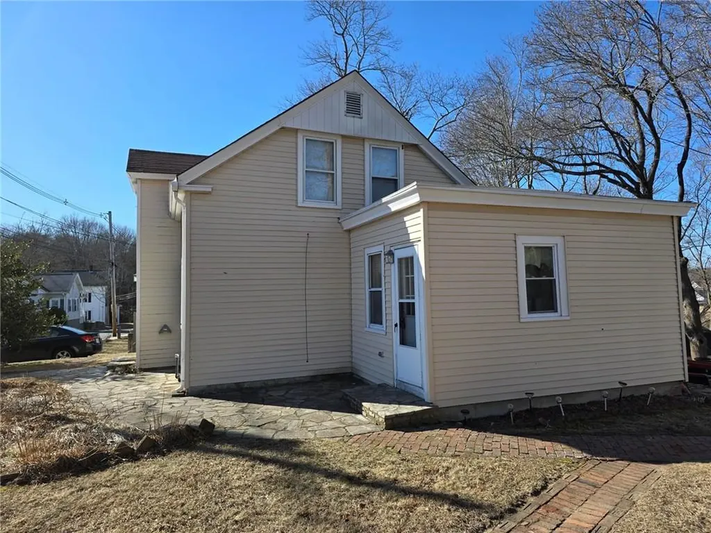 91 Maple Avenue West Warwick RI 02893