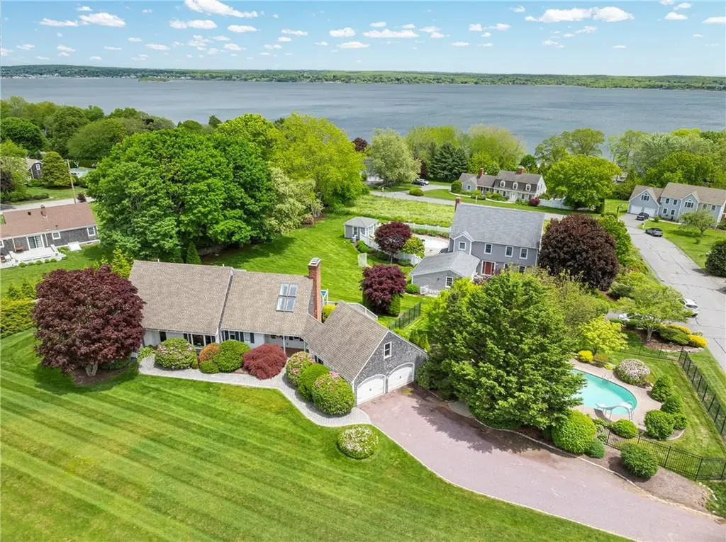 130 Gideon Lawton Lane Portsmouth RI 02871