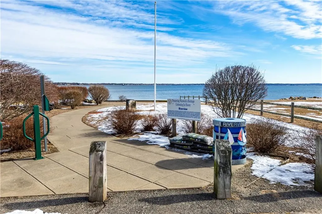9 Lippitt Avenue Warwick RI 02889