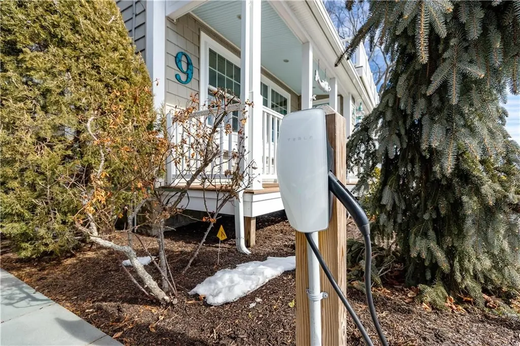 9 Lippitt Avenue Warwick RI 02889