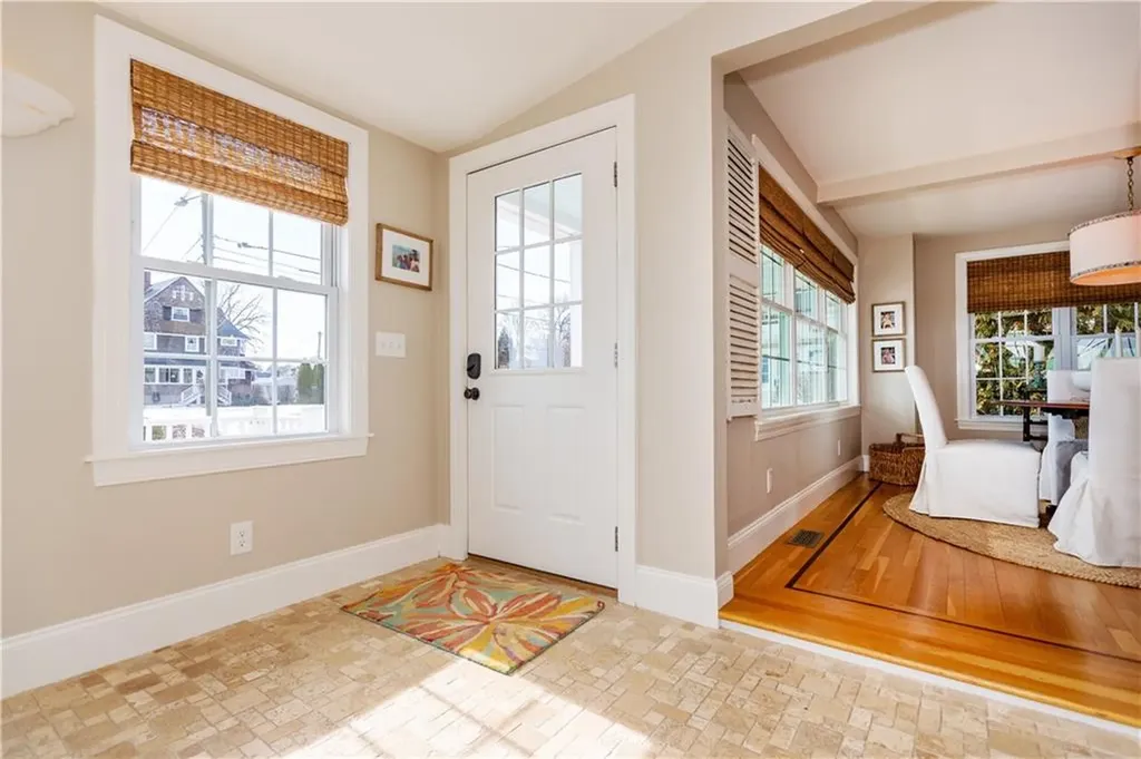 9 Lippitt Avenue Warwick RI 02889