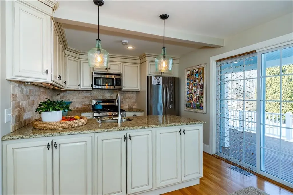 9 Lippitt Avenue Warwick RI 02889